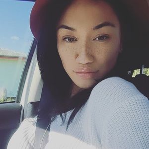 Meet your Posher, Celina